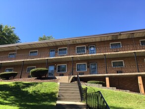 Velma Court in Pittsburgh, PA - Foto de edificio - Building Photo