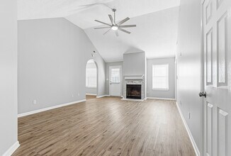 5547 Matt Aaron Ln in Birmingham, AL - Foto de edificio - Building Photo