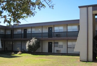 Courtyard Apartments in Seminole, OK - Building Photo - Building Photo