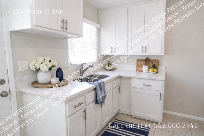 2918 Pacific Ave in Long Beach, CA - Building Photo - Building Photo