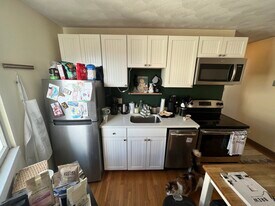 221 Holland St, Unit 3A in Somerville, MA - Building Photo
