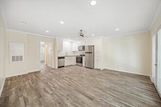 300 Pecore St in Houston, TX - Building Photo - Building Photo