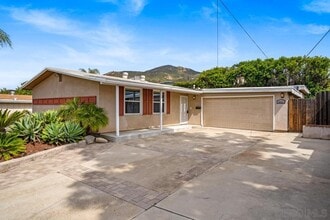 8058 Tommy Dr in San Diego, CA - Foto de edificio - Building Photo