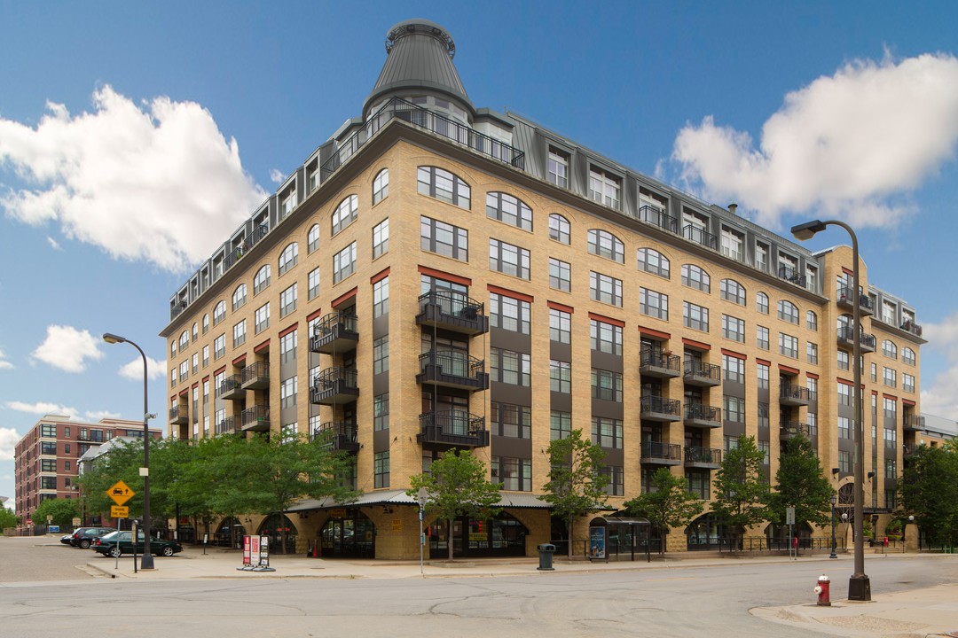 Heritage Landing in Minneapolis, MN - Foto de edificio