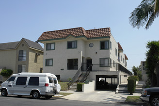 4832 Rosewood Ave in Los Angeles, CA - Building Photo - Building Photo