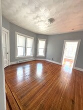 343 Broadway, Unit Unit 2R in Pawtucket, RI - Building Photo - Building Photo