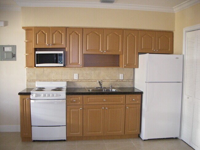 169 Curtiss Pkwy, Unit 2B