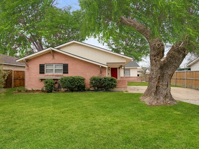 2822 Linhaven Dr in Mesquite, TX - Building Photo