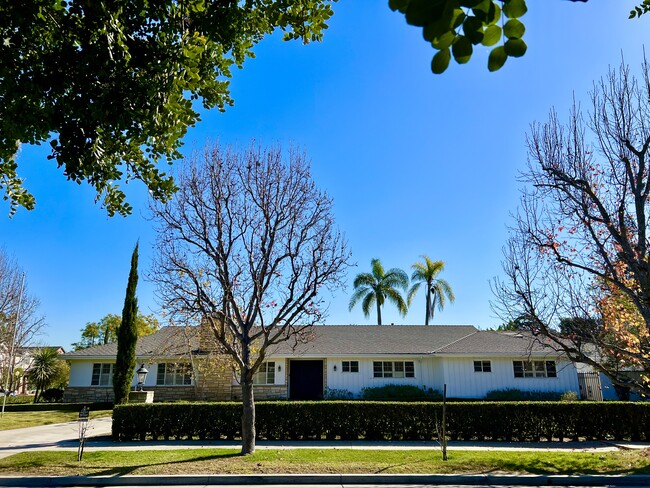 112 Fremont Pl in Los Angeles, CA - Building Photo - Building Photo