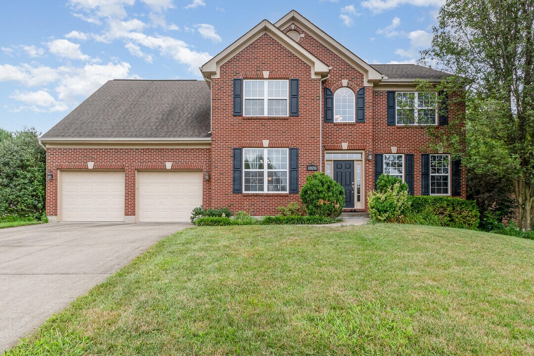10656 War Admiral Dr in Union, KY - Building Photo