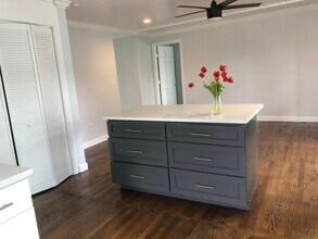 90 Iroquois Rd in Stamford, CT - Building Photo - Building Photo