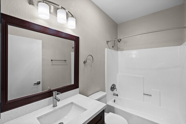 Vassar Terrace in Canoga Park, CA - Building Photo - Interior Photo