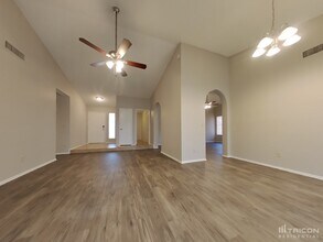 7937 W Windrose Dr in Peoria, AZ - Building Photo - Building Photo