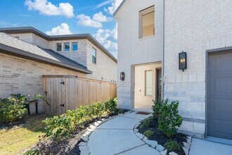 102 Shining Succulent Dr in Richmond, TX - Foto de edificio - Building Photo