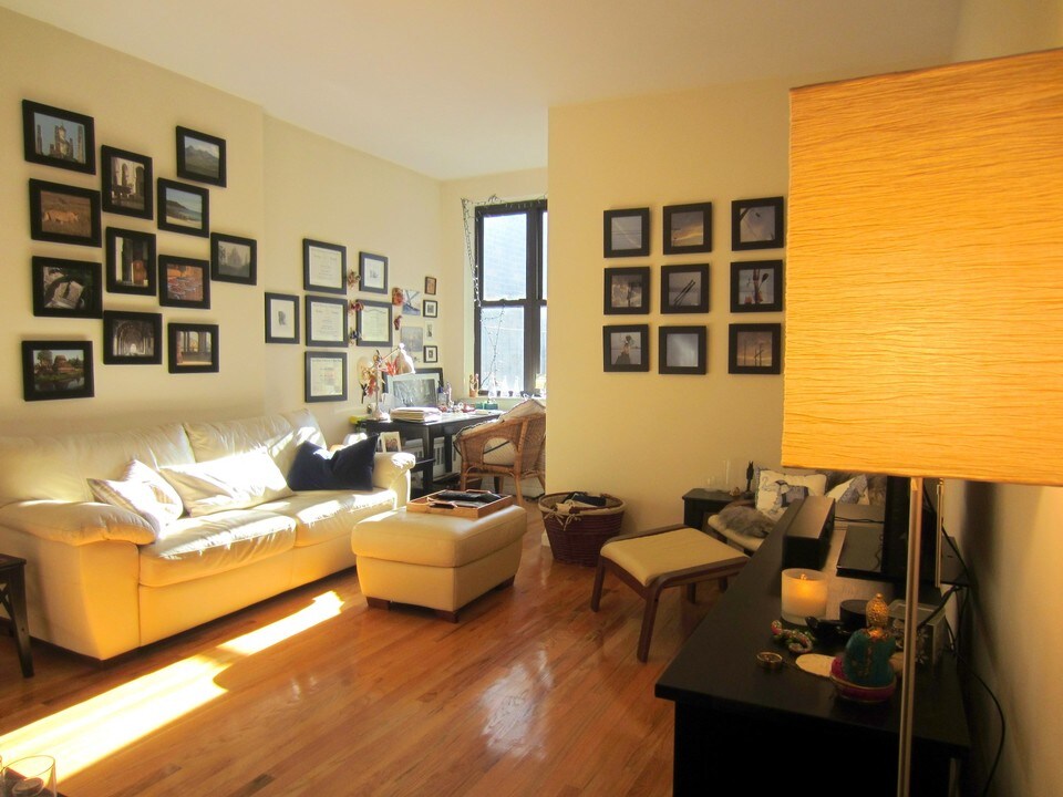 306 E 91st St-Unit -6G in New York, NY - Building Photo