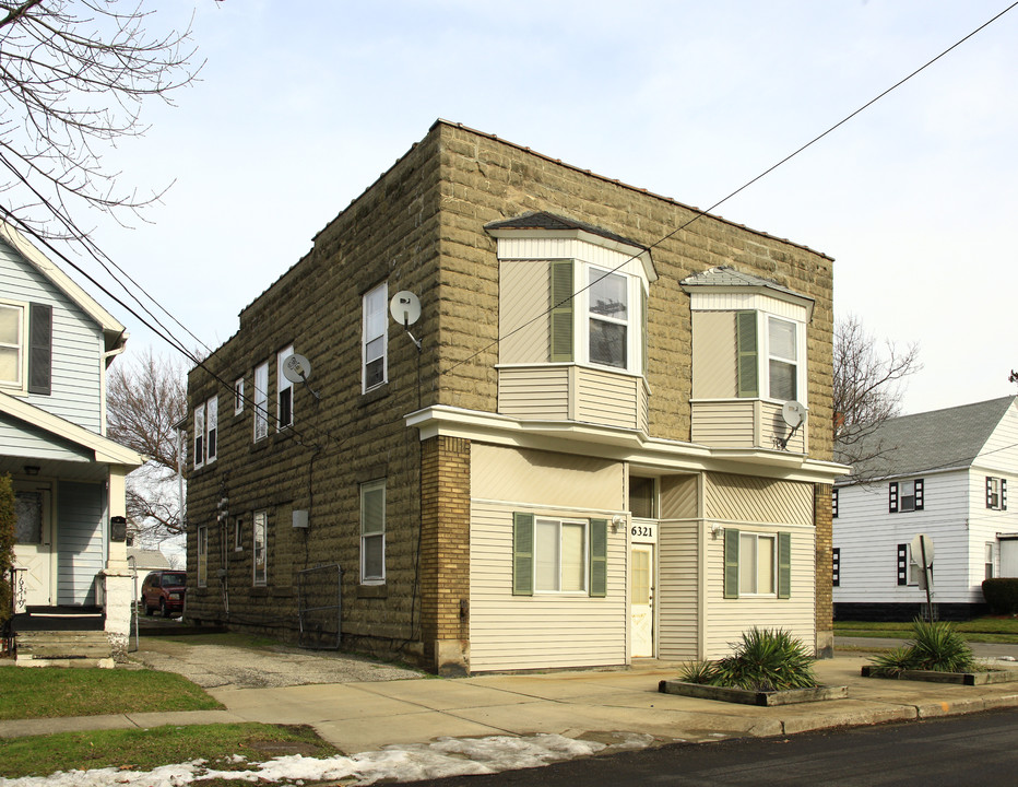 16321 Arcade Ave in Cleveland, OH - Foto de edificio