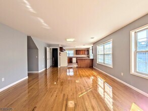 150 Orange St, Unit 2 in Bloomfield, NJ - Building Photo - Building Photo