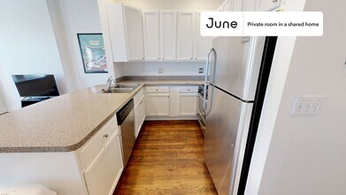 Room in Shared 3 bed/2 bath home in Chicago, IL - Building Photo - Building Photo