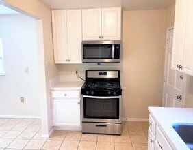 805 N Topeka St in Anaheim, CA - Building Photo - Building Photo