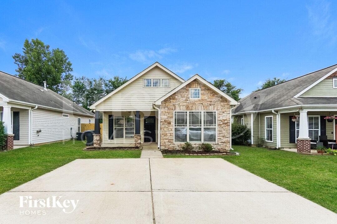 221 Creekstone Tr in Calera, AL - Building Photo