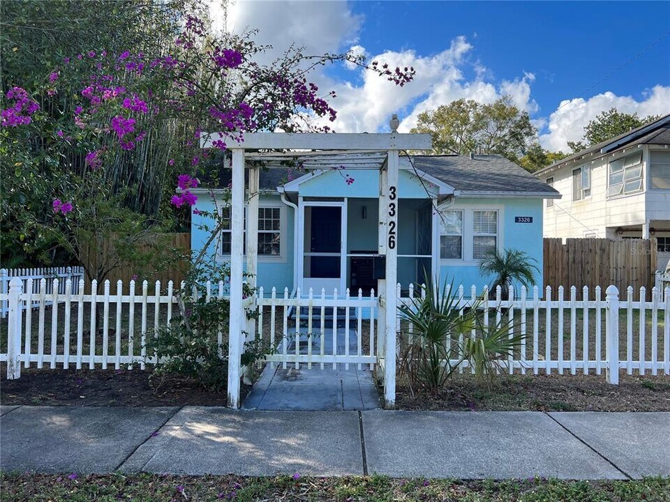 3326 10th St N in St. Petersburg, FL - Building Photo