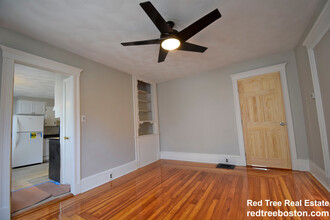 222 Fellsway W, Unit 1 in Medford, MA - Foto de edificio - Building Photo