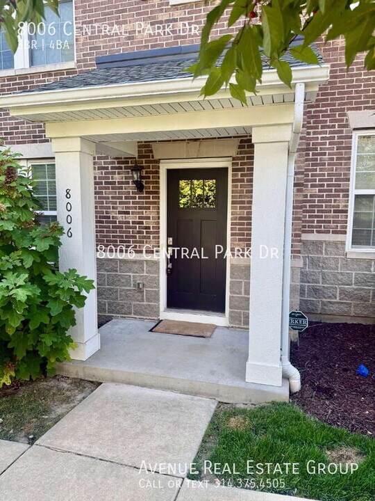 8006 Central Park Dr in Richmond Heights, MO - Building Photo
