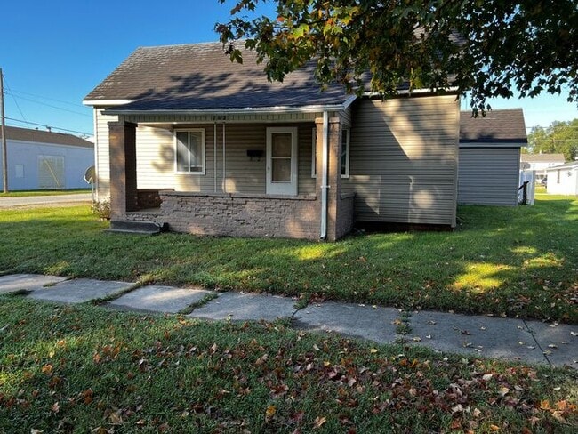 702 N 8th St in Clinton, IN - Building Photo - Building Photo