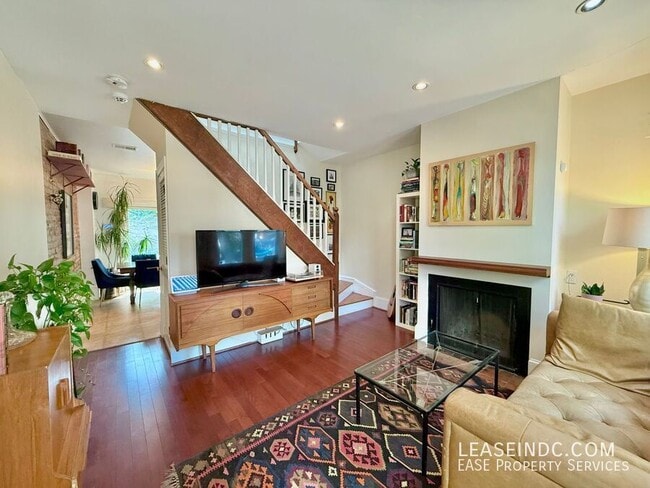 241 Warren St NE in Washington, DC - Building Photo - Building Photo