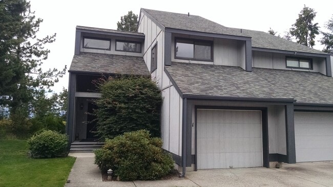 property at 1041 E Loch Lomond Ct
