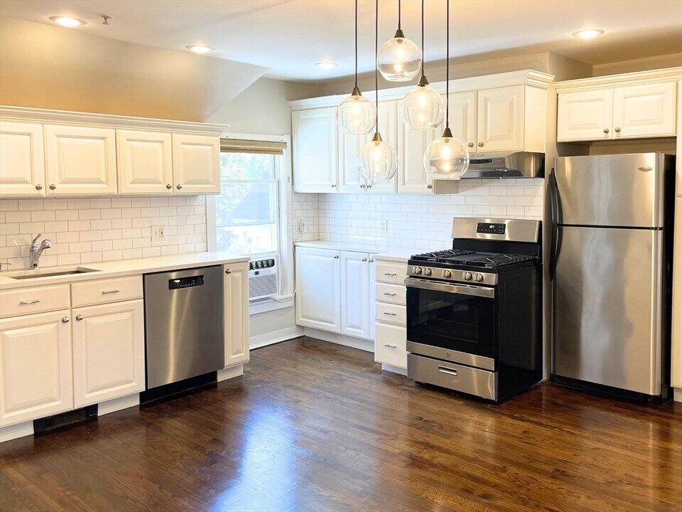 12 1/2 Dearborn St, Unit #3 in Salem, MA - Foto de edificio