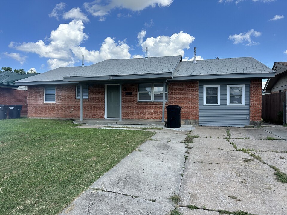 630 SW 3rd St in Moore, OK - Building Photo