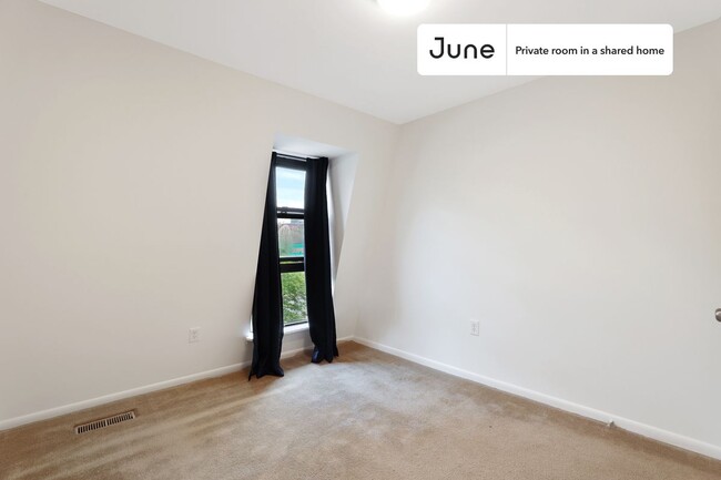 Private bedroom in 5 bed/2 bath Home in Washington, DC - Building Photo - Building Photo