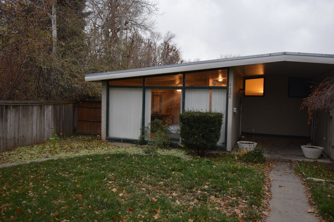 4826 Viewmont St in Holladay, UT - Building Photo