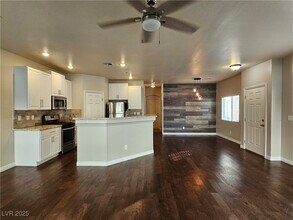 5545 Dueces Wild Ct in Las Vegas, NV - Building Photo - Building Photo