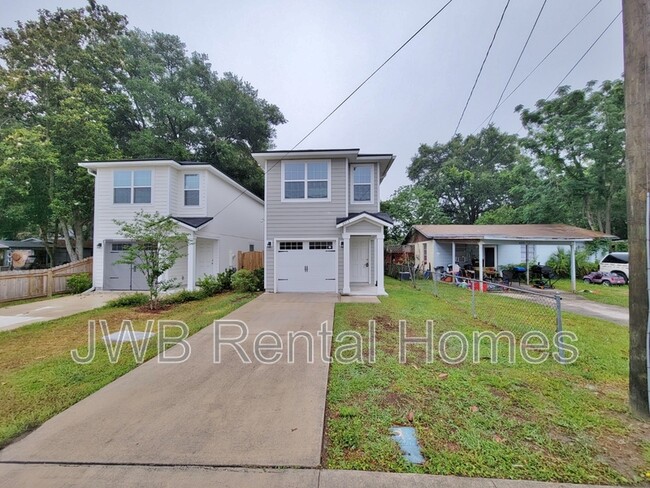 8513 Berry Ave