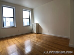 1135 Commonwealth Ave, Unit 7 in Boston, MA - Building Photo - Building Photo