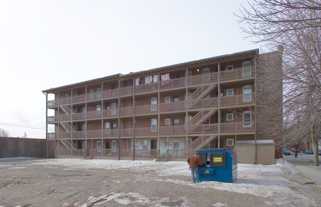 Verano Apartments in Holyoke, MA - Foto de edificio - Building Photo