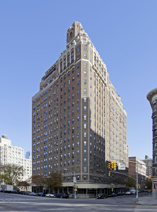 230 Riverside Dr in New York, NY - Foto de edificio