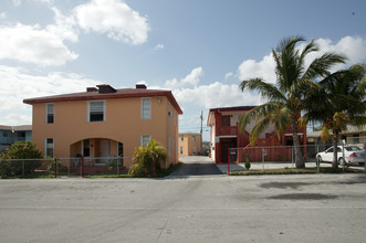 66-70 W 13th St in Hialeah, FL - Building Photo - Building Photo