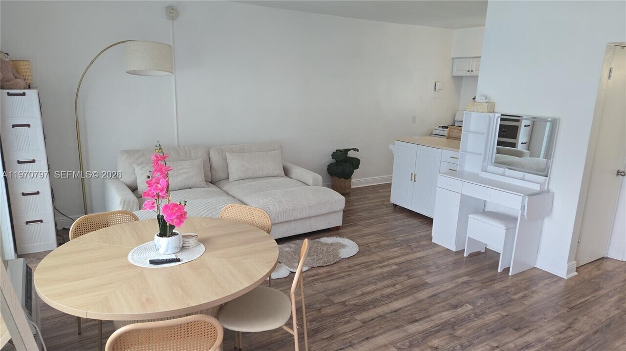 9270 E Bay Harbor Dr in Bay Harbor Islands, FL - Building Photo