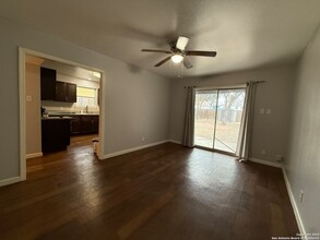 516 Westwood Dr in San Antonio, TX - Building Photo - Building Photo