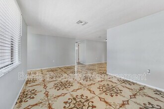 9425 Palm Ave in Port Richey, FL - Building Photo - Building Photo