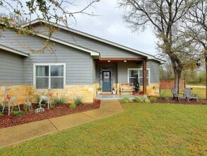 106 Ninole Ct in Bastrop, TX - Building Photo - Building Photo