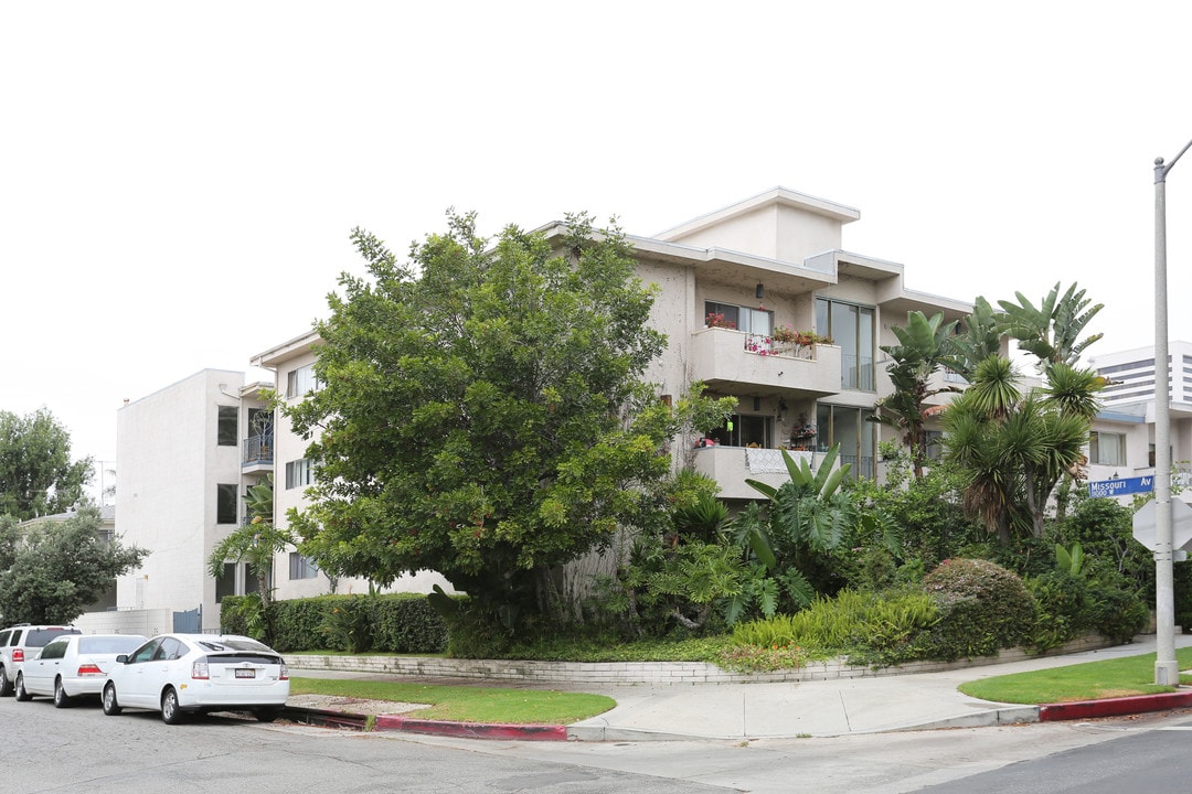 1865 Camden Ave in Los Angeles, CA - Building Photo