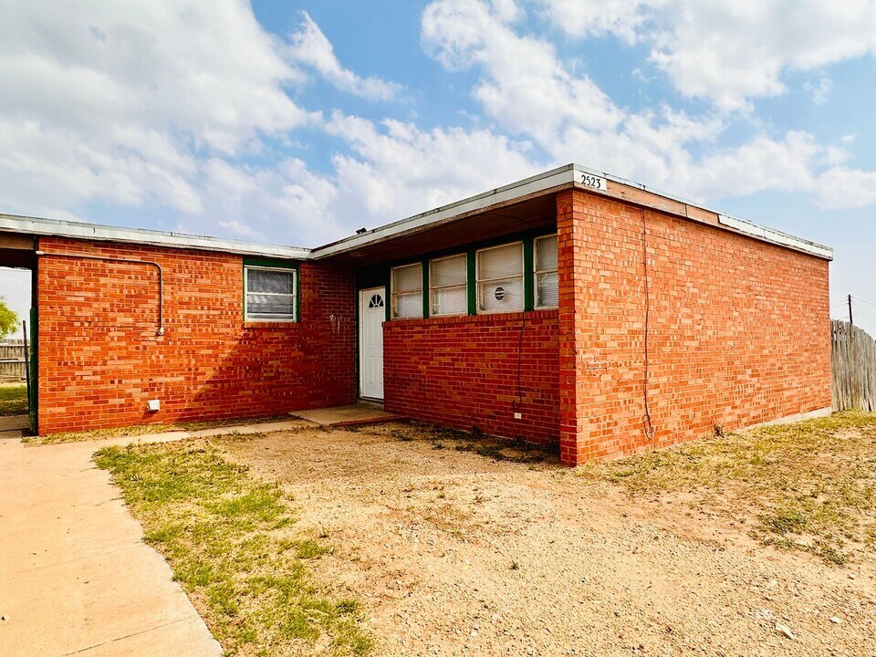 2523 Dow Dr in Big Spring, TX - Building Photo