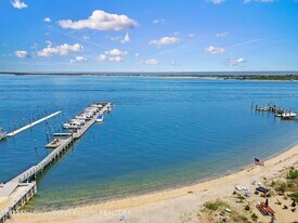 58 5th St in Highlands, NJ - Building Photo