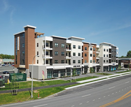 Residence 15 at Village Plaza in Clifton Park, NY - Building Photo - Building Photo