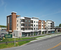 Residence 15 at Village Plaza in Clifton Park, NY - Building Photo - Building Photo