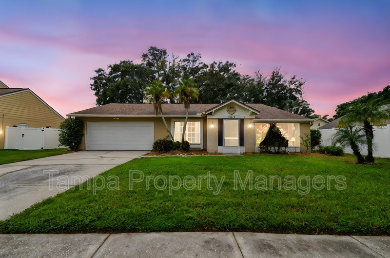 16214 Pebblebrook Dr in Tampa, FL - Building Photo